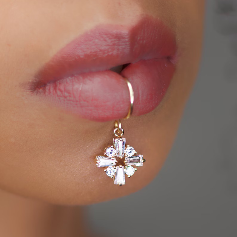Body Jewelry And Earrings - 高級ゴールドカラーの花の形の女性ドロップイヤリング象嵌光沢のあるマルチカラーキュービックジルコニア最高品質のファッション宴会ジュエリー