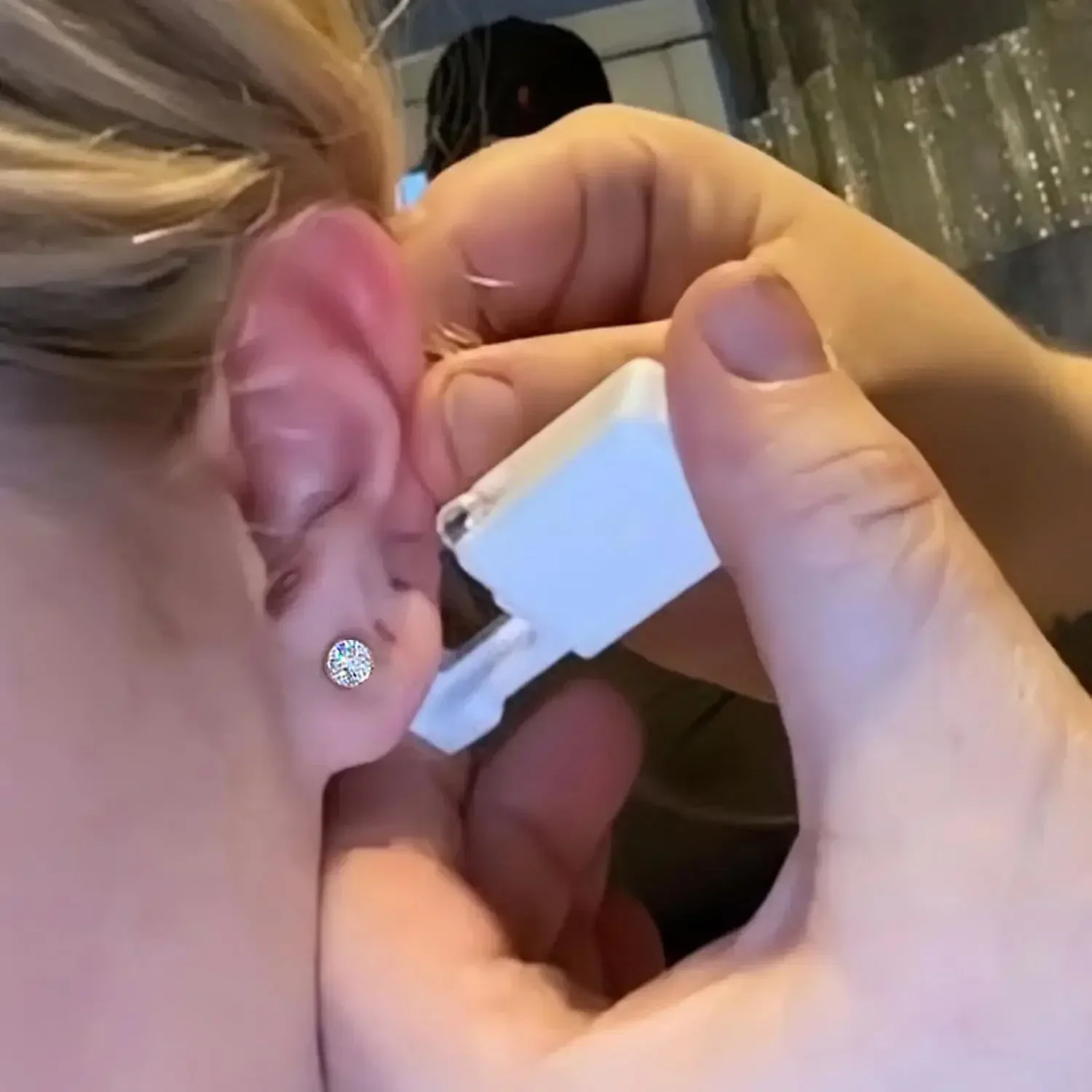 50個入り ホワイト セーフティイヤリングピアスガン 炎症な - Body Jewelry Factory のレビューと価格
