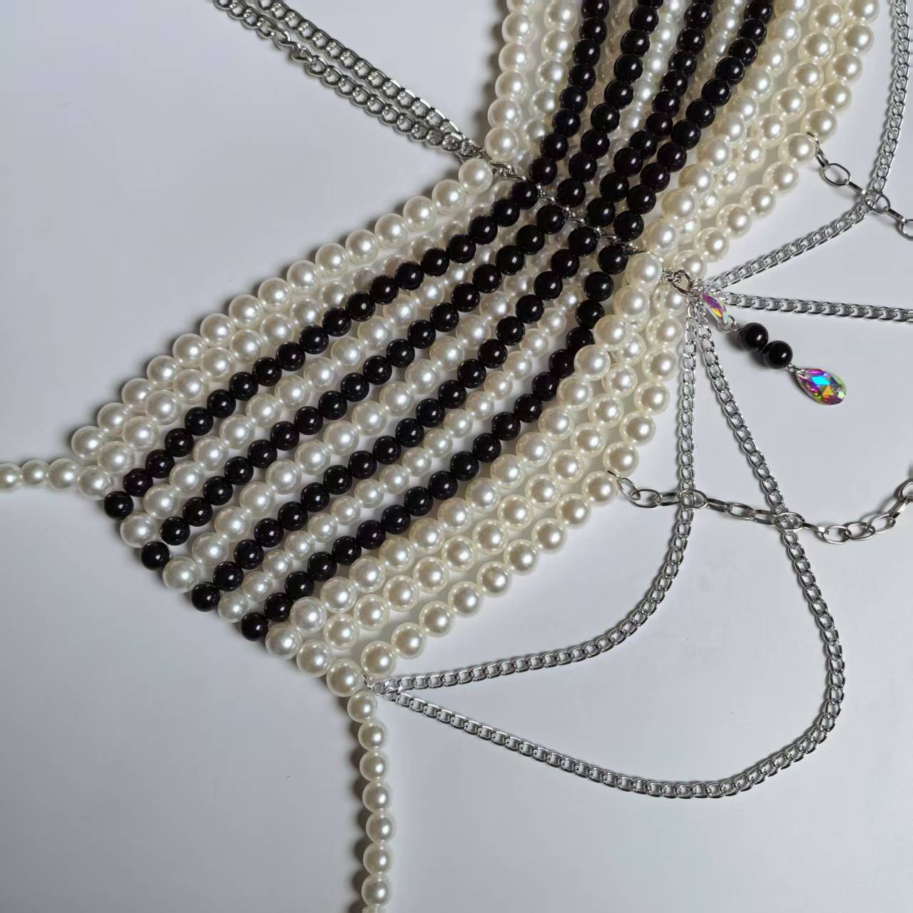 ブラックホワイト織プラスチック真珠キャミソールベストトップス - Body Jewelry Vest のレビューと価格