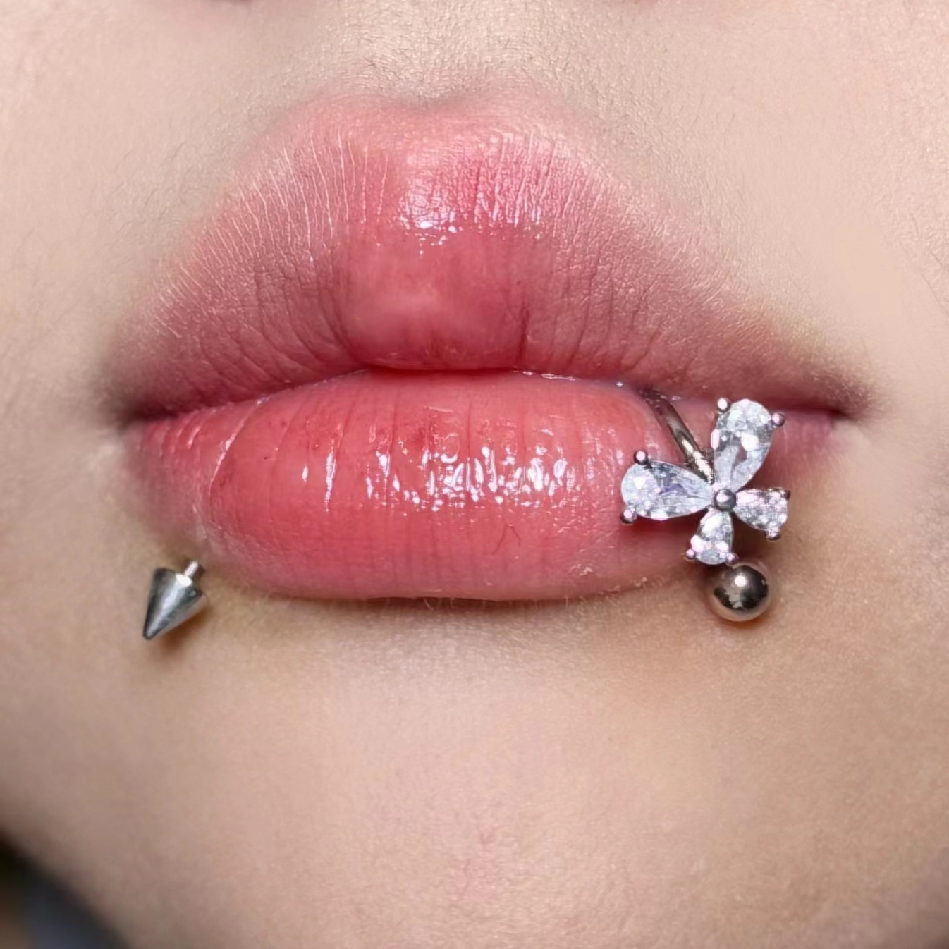 ASTM F136チタン製バタフライリップリング、CZフラワ - Body Jewelry And Earrings のレビューと価格